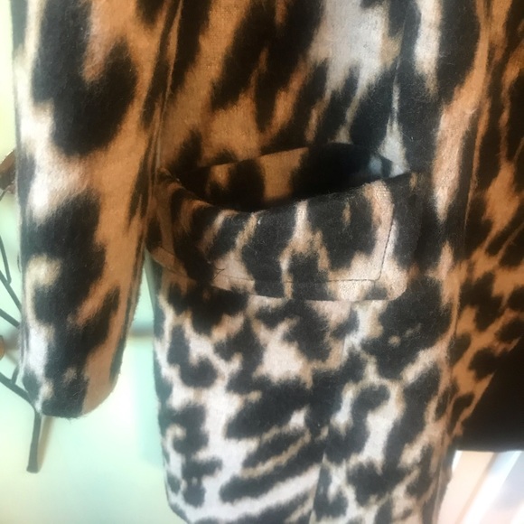 FREE matching 😎 w/ Ann Taylor Leopard Coat - Picture 4 of 6